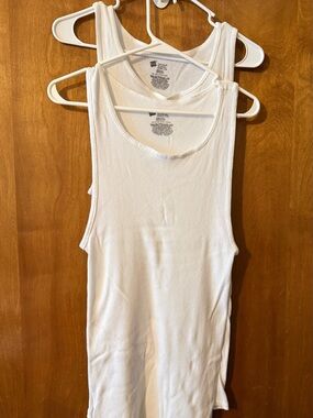 Men’s Hanes White Ribbed Tank Tops (2pack)